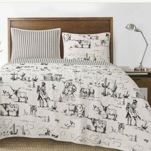 Western Themed Black and White Bedding Set - King Size